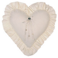 Hart kussen met ruches creme