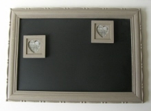 Houten magneetkrijtbord met 2 fotolijstjes