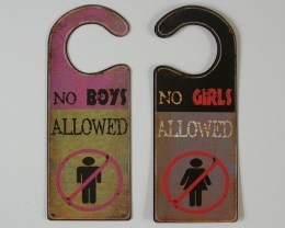 Metalen deurhanger No Boys No Girls allowed