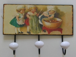 Metalen vintage kapstok 3 haak Meisjes